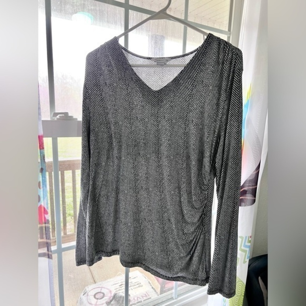 Women’s Liz Claiborne Black & White V-Neck Long Sleeve Top